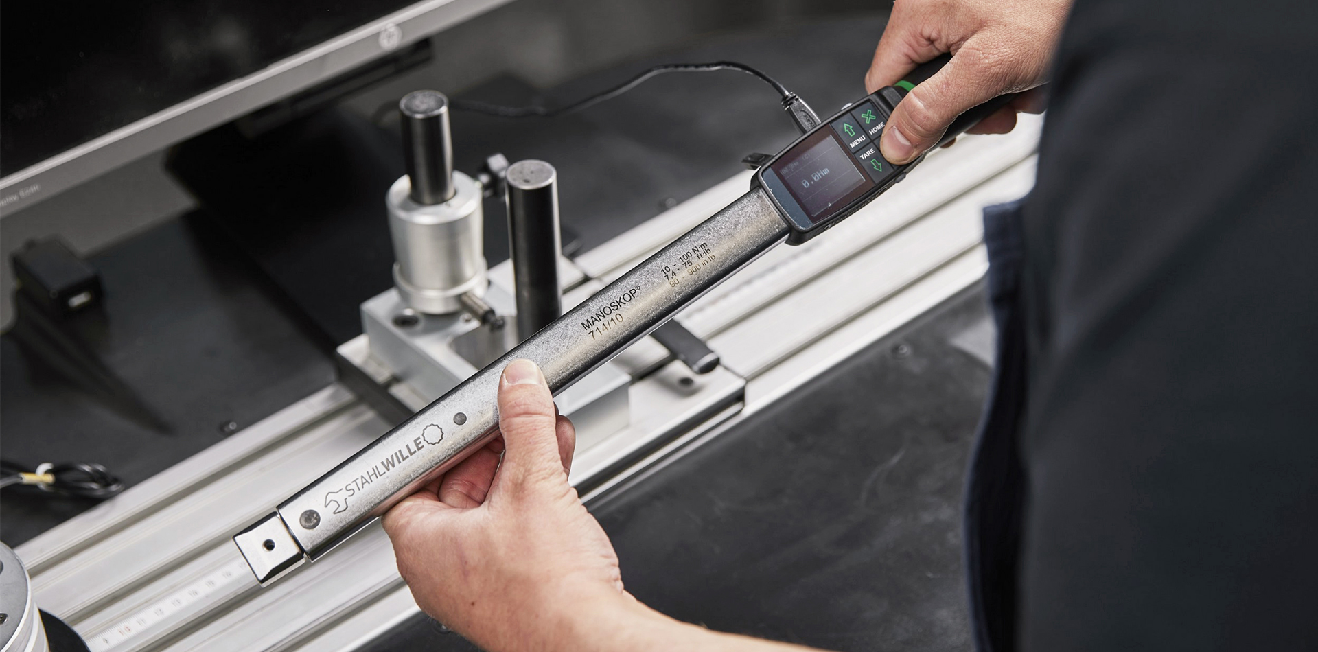 Calibrating a STAHLWILLE torque wrench