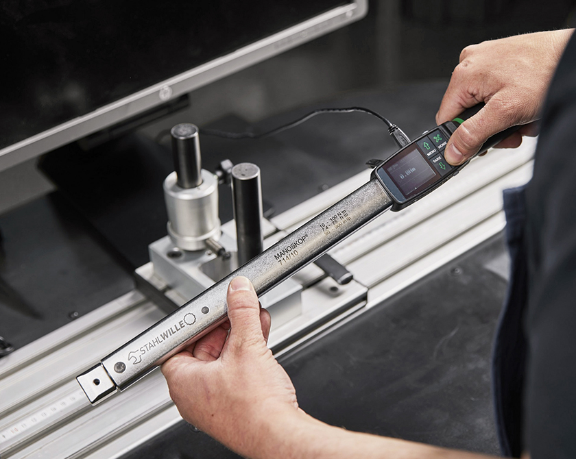 Calibrating a torque wrench