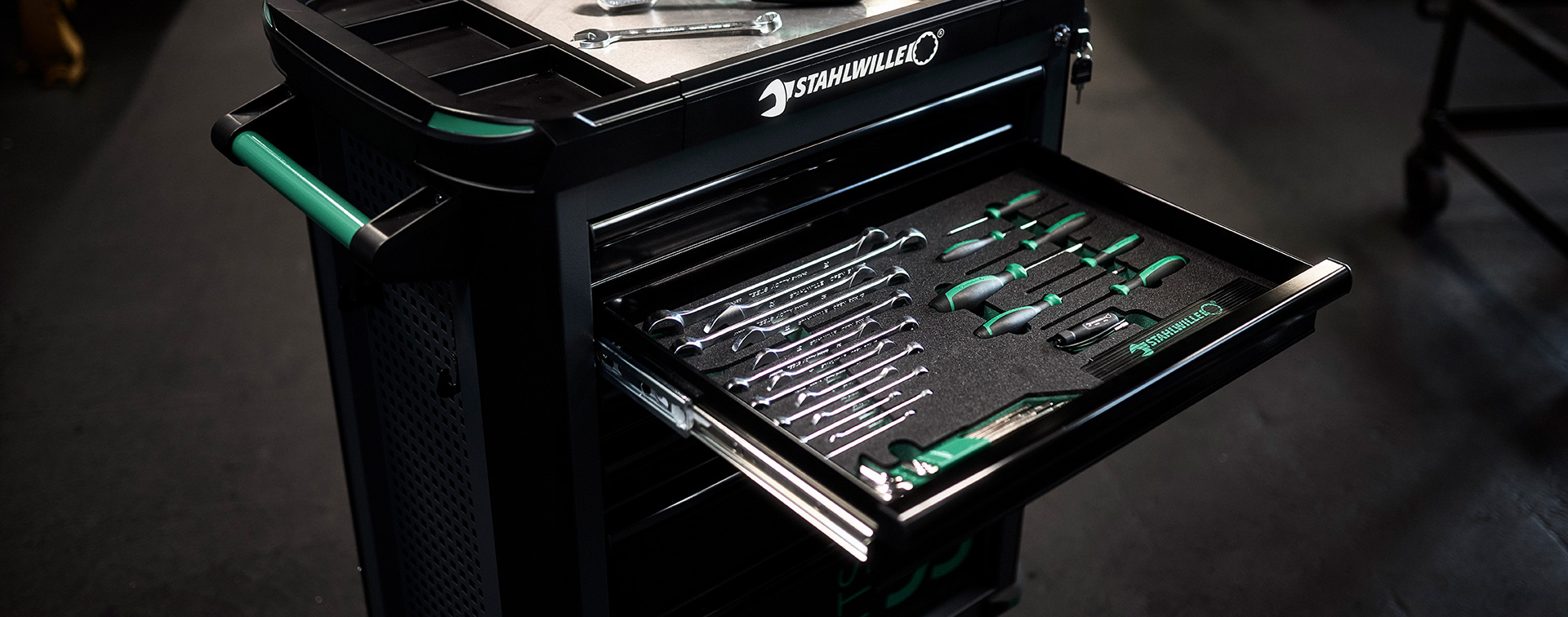 Open drawer of a STAHLWILLE tool trolley